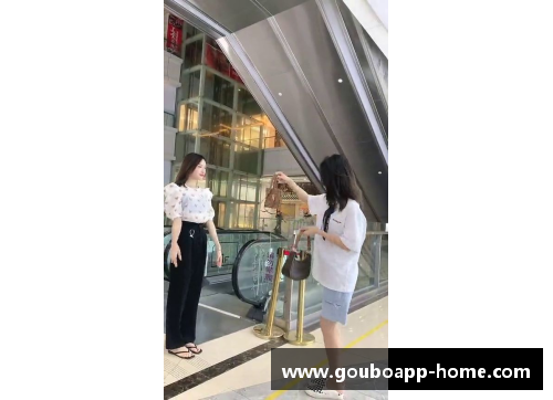 狗博官方APP下载95后最美女主播果果,凭借大长腿走红,身穿雷霆球服,美出天际